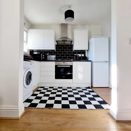 Evo View - 1 Bed Apartment - Stunning Views 3 Mins Walk Mile End Station London Exterior photo