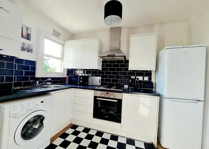 Evo View - 1 Bed Apartment - Stunning Views 3 Mins Walk Mile End Station
