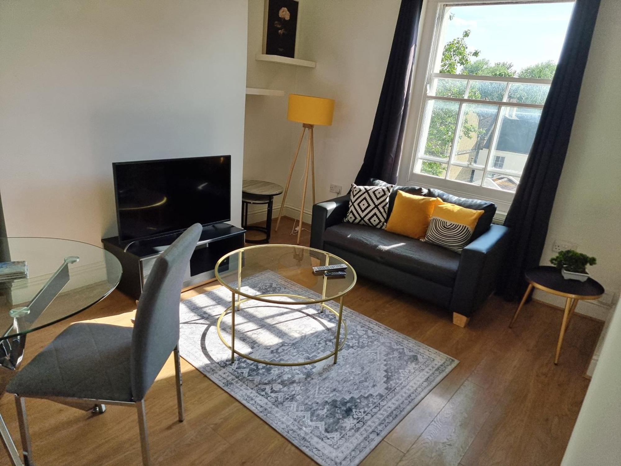 Evo View - 1 Bed - Stunning Views 3 Mins Walk Mile End Station * London